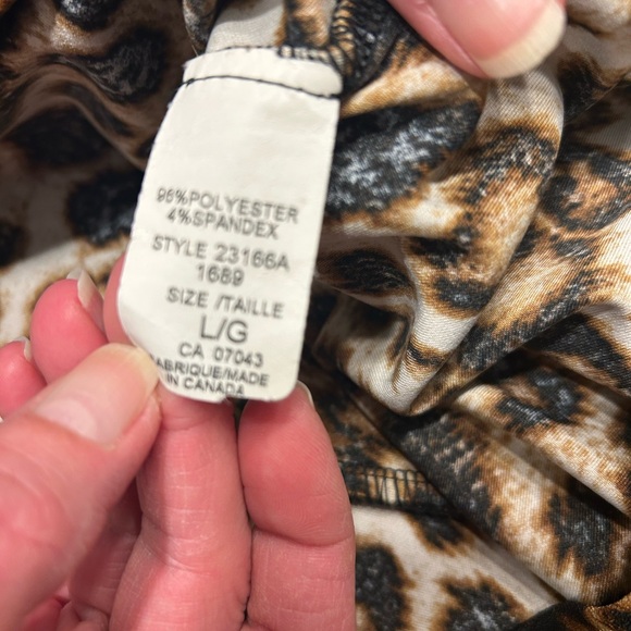 Leopard Print Sleeveless Top - Picture 4 of 4